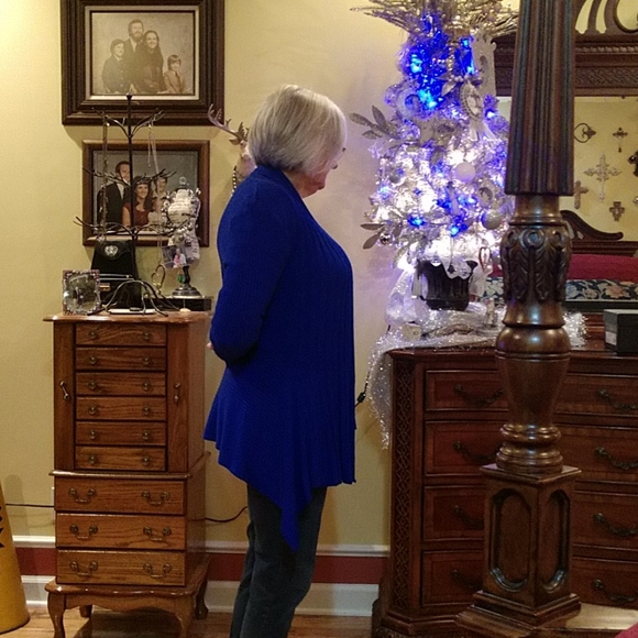 Boutique Sweater - Picture 4 of 7